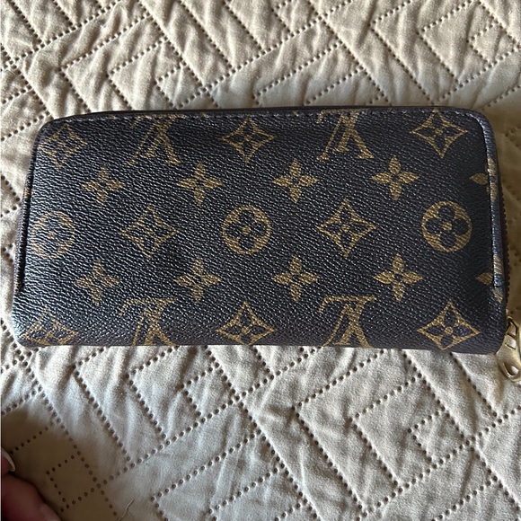 Louis Vuitton Wallet - Picture 1 of 3